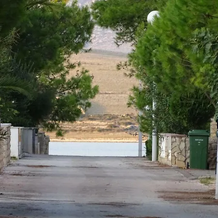 Paola Apartment Vir