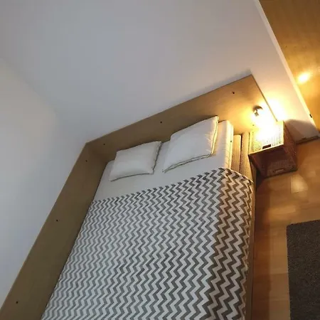 Paola Apartment Vir