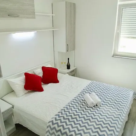 Apartment Paola Vir