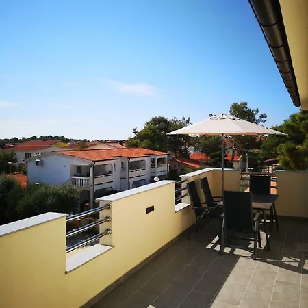 Paola Apartment Vir